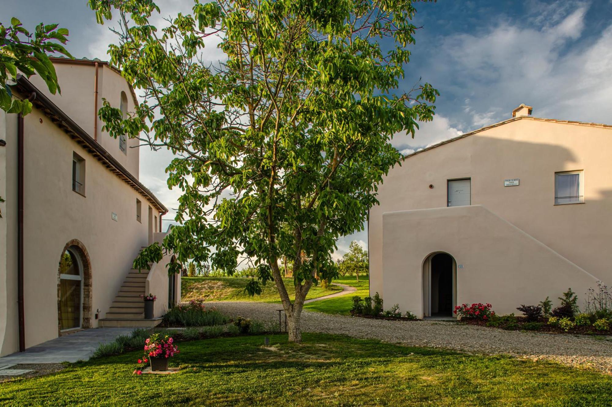 Bed and Breakfast Relais Borgo Elissa Чертальдо Экстерьер фото